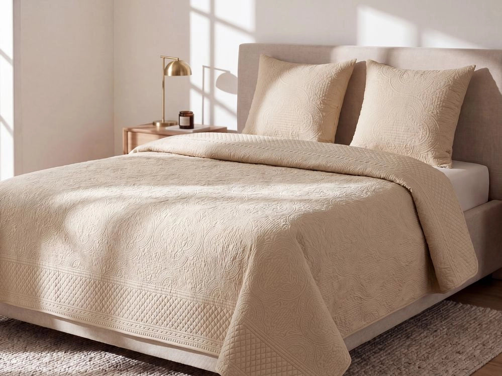 Copriletto in tessuto poliestere tortora 140 x 210 cm con cuscini motivo goffrato decorativo biancheria da letto classico camera da letto