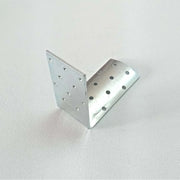 Piastra 100x100mm ad angolo per giunzione di pali tondi e quadri zincata bianca