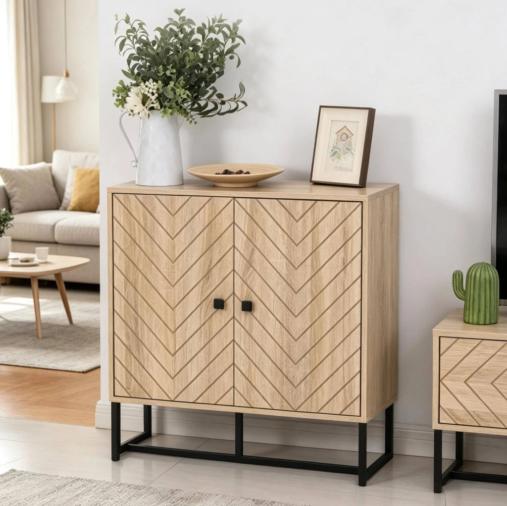Credenza bicolore con ripiani regolabili, ante magnetiche e base in metallo