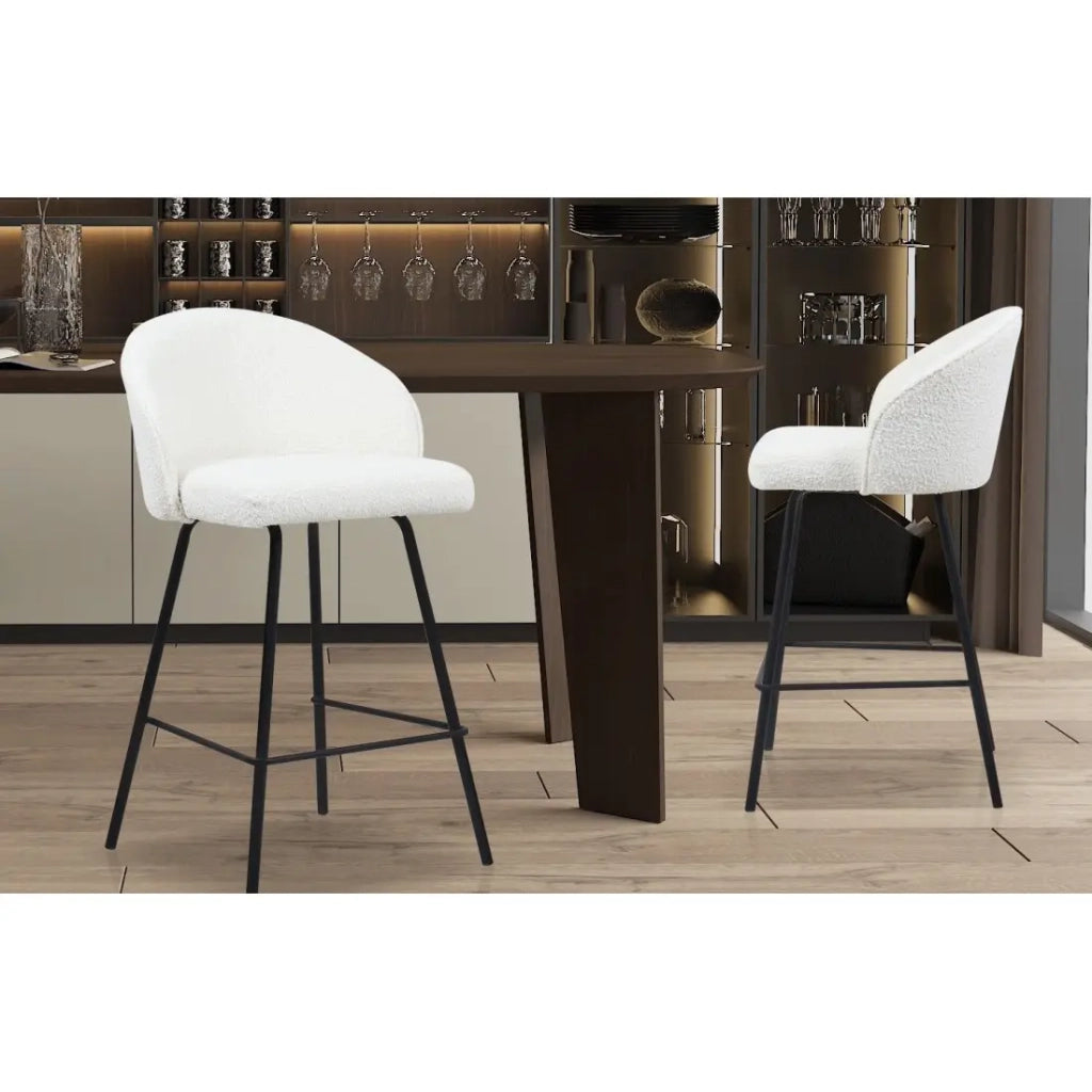 Sedia da banco 'Juni' in Bouclé Bianco, dimensioni: H87 x L52 x P51 cm.