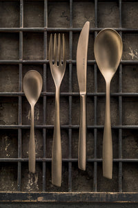 Servizio Set di Posate 24 Pezzi in Acciaio 18/10 Sabbiato PVD Eme Eleven Sahara