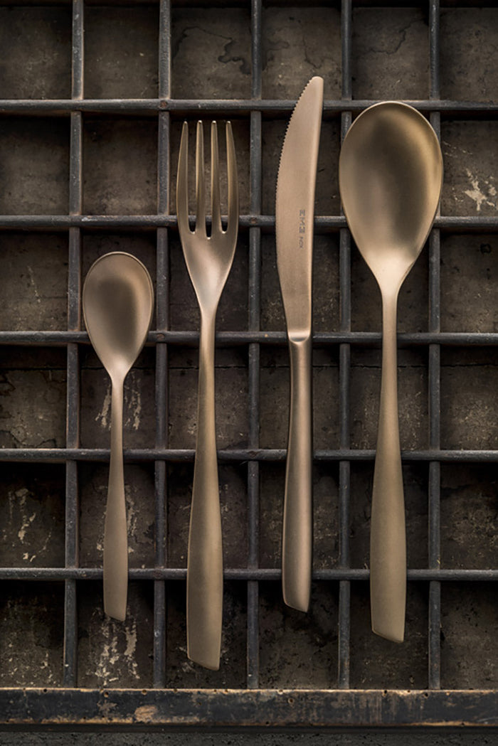 Servizio Set di Posate 24 Pezzi in Acciaio 18/10 Sabbiato PVD Eme Eleven Sahara