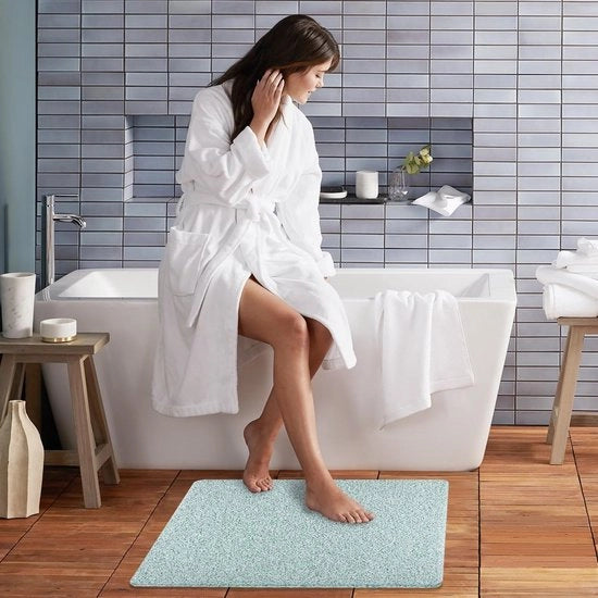 Matte antiscivolo per docce sicure, 53 x 53 cm, morbida, confortevole, matrice antiscivolo con fori di drenaggio, matrice antibatterica per docce sicure, antiscivolo per docce e ambienti umidi