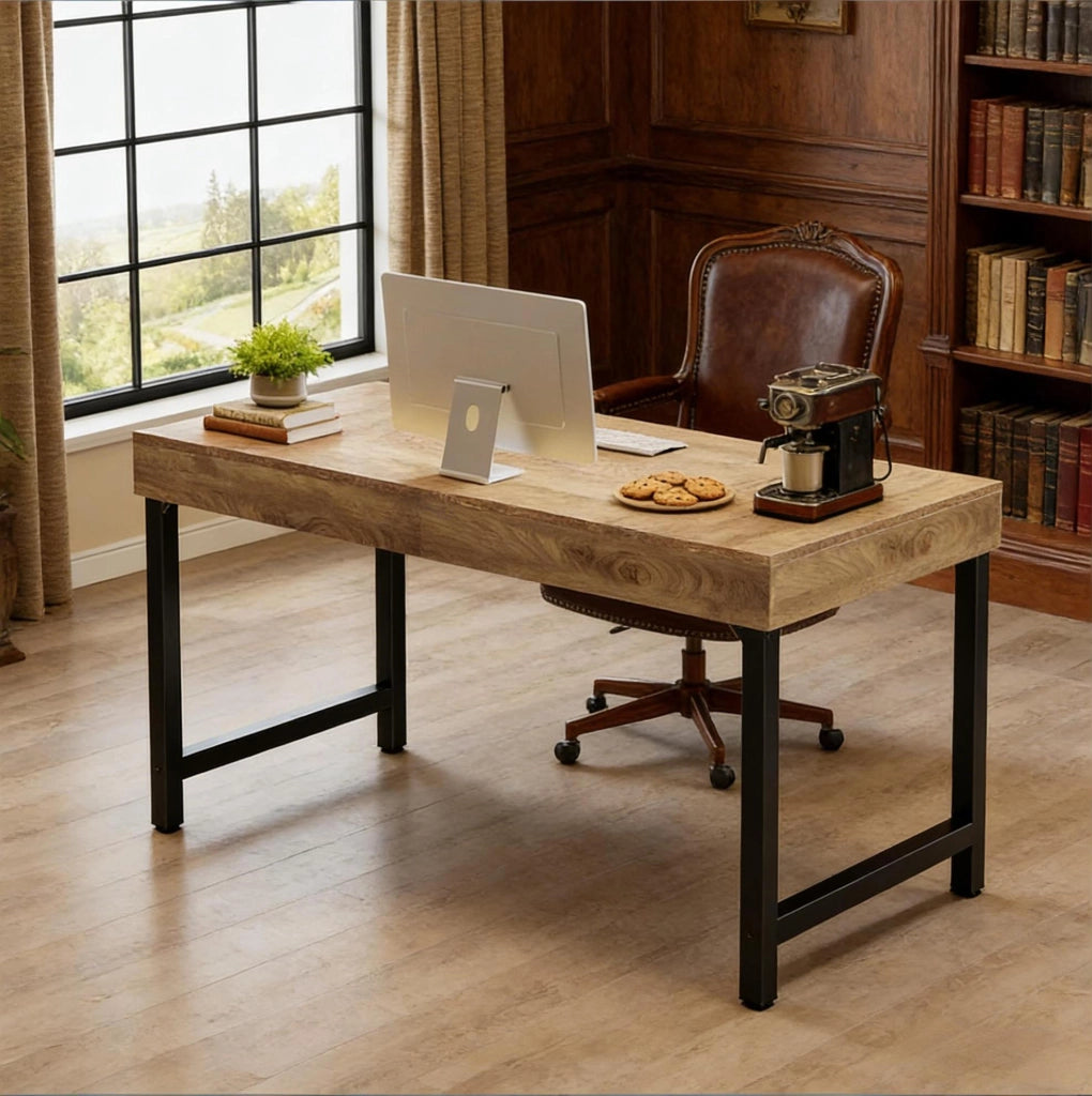 Scrivania da ufficio in stile rustico con piano in MDF e gambe in metallo nero, 140 cm