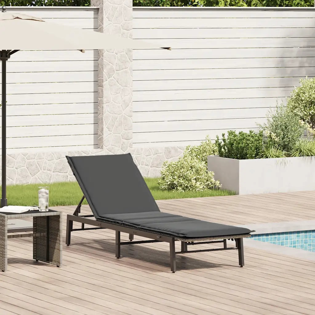 Lettino Prendisole con Cuscino Grigio in Polyrattan 4104081