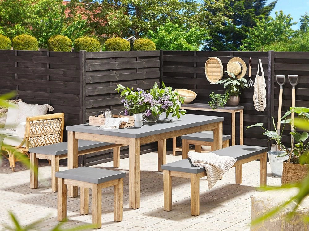 Set da pranzo all'aperto Fibra di cemento grigio Cemento chiaro Legno di acacia Tavolo a 8 posti 2 panche 2 sgabelli industriale moderno