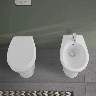 Wc tradizionale a pavimento in ceramica bianco lucido con brida  Flora