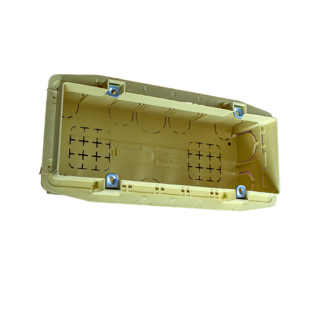 Scatola rettangolare con inserto metallico, 6 posti, interasse 99,5x58 mm, 185x87x53,5 mm, ideale per installazioni elettriche interne
