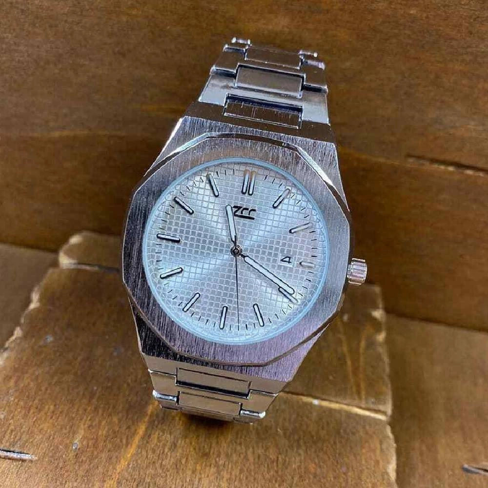 Trade Shop - Orologio Da Polso Zcc Uomo Analogico Al Quarzo Data Elegante Silver Fondo Bianco -