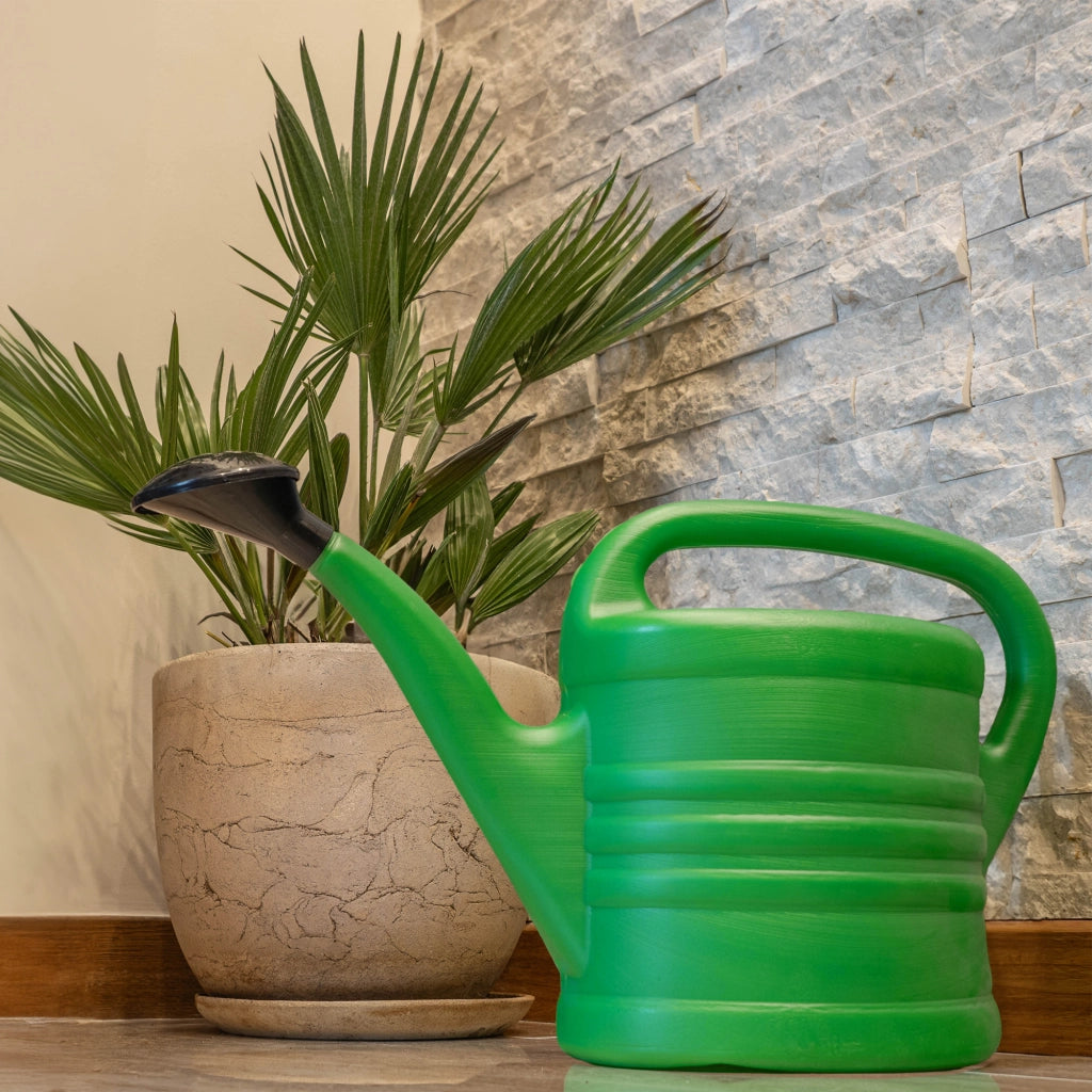 Annaffiatoio da giardino KADAX da 15 litri per uso domestico, in plastica, di grande capacità, ideale per innaffiare fiori e piante.