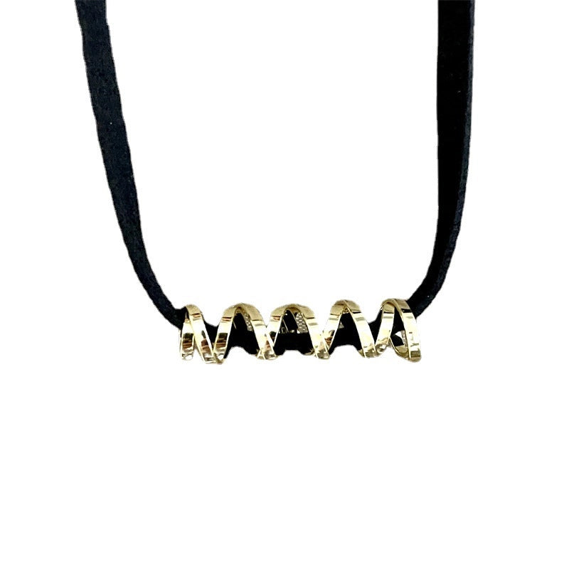 Collana girocollo corta da donna, ideale per la clavicola.