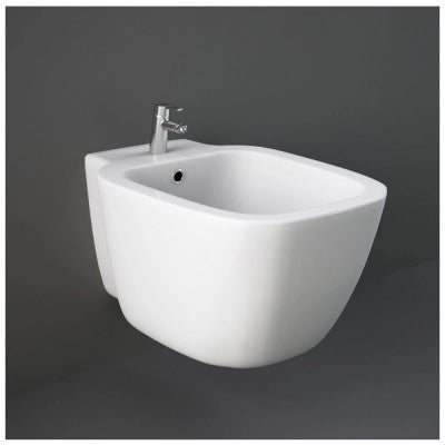 Coppia sanitari sospesi Rak serie One in ceramica con copriwc soft-close