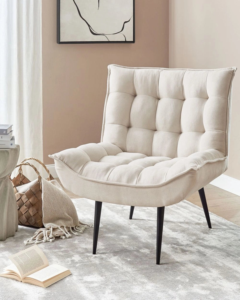 Poltrona Beige Chiaro senza Braccioli con Dettagli Trapuntati, Gambe in Metallo Nero Stile Soggiorno Camera da Letto Moderno