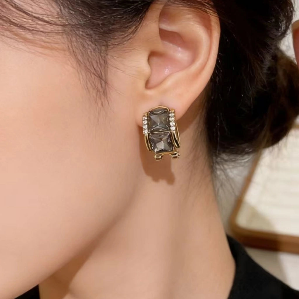 Orecchini a cerchio quadrati a forma di C con diamanti, orecchini eleganti da donna, raffinati orecchini interamente in cristallo con diamanti.