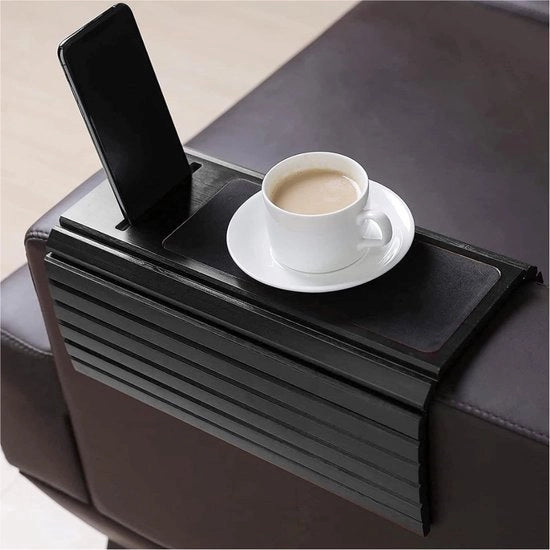 Sfioro Antiscivolo per Angolo Divano - Bracciolo | Tavolo da Caffè Antiscivolo Flessibile come Butler per Divano | Sfioro Antiscivolo per Bracciolo come Tavolo per Divano | Tavolo da Caffè Antiscivolo per Bracciolo (Nero + Fessura per Telefono cellulare)