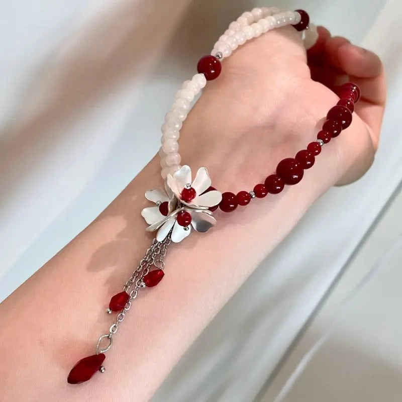 Collana con nappa di fiori di cristallo fatta a mano: gioiello a doppio strato con perline