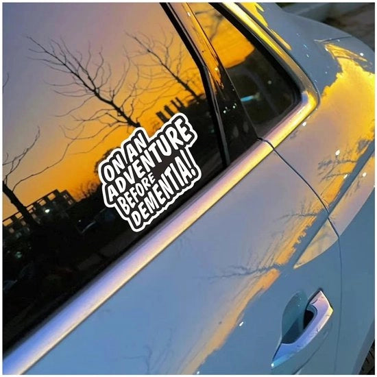 Sticker auto divertente - Adesivi vinili - Sticker acqua resistente per auto - Copertura universale per esterni - 13 x 9 cm - Materiale PVC