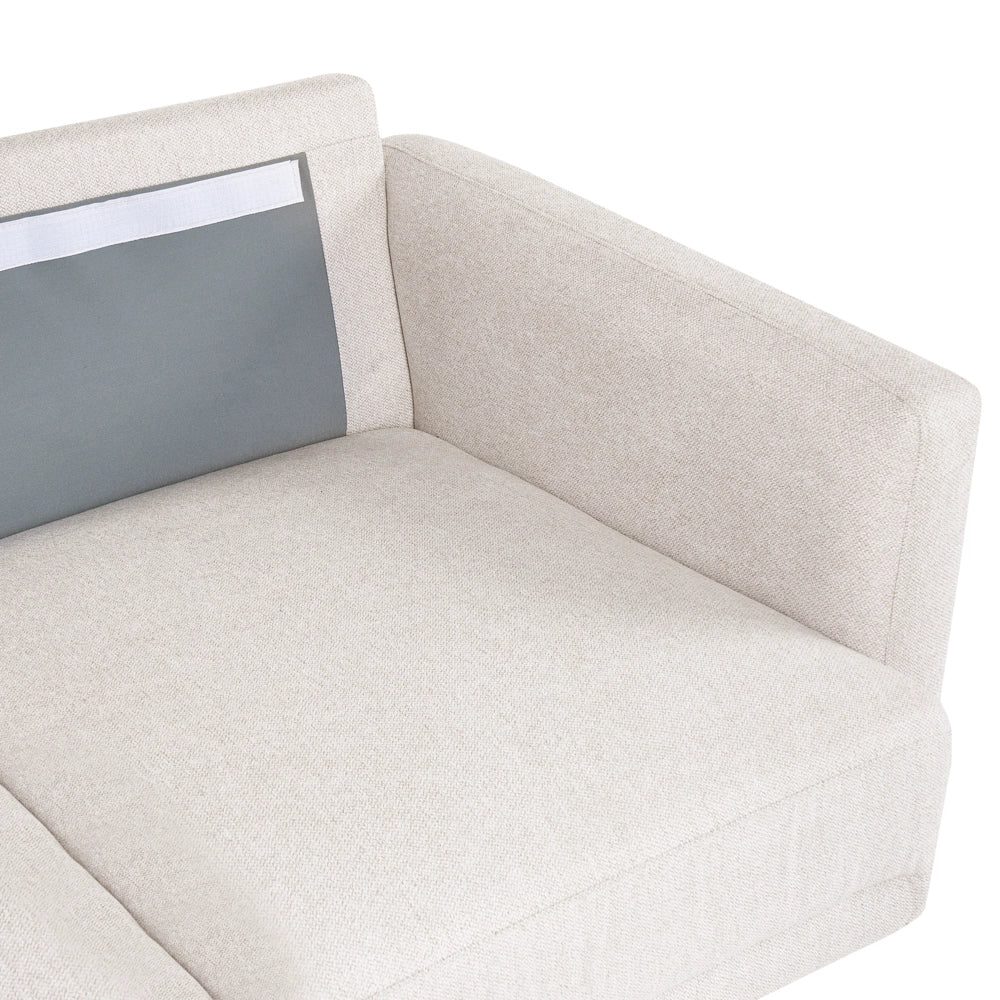 Divano a 2 posti in tessuto beige chiaro e gambe in metallo stile moderno e minimalista
