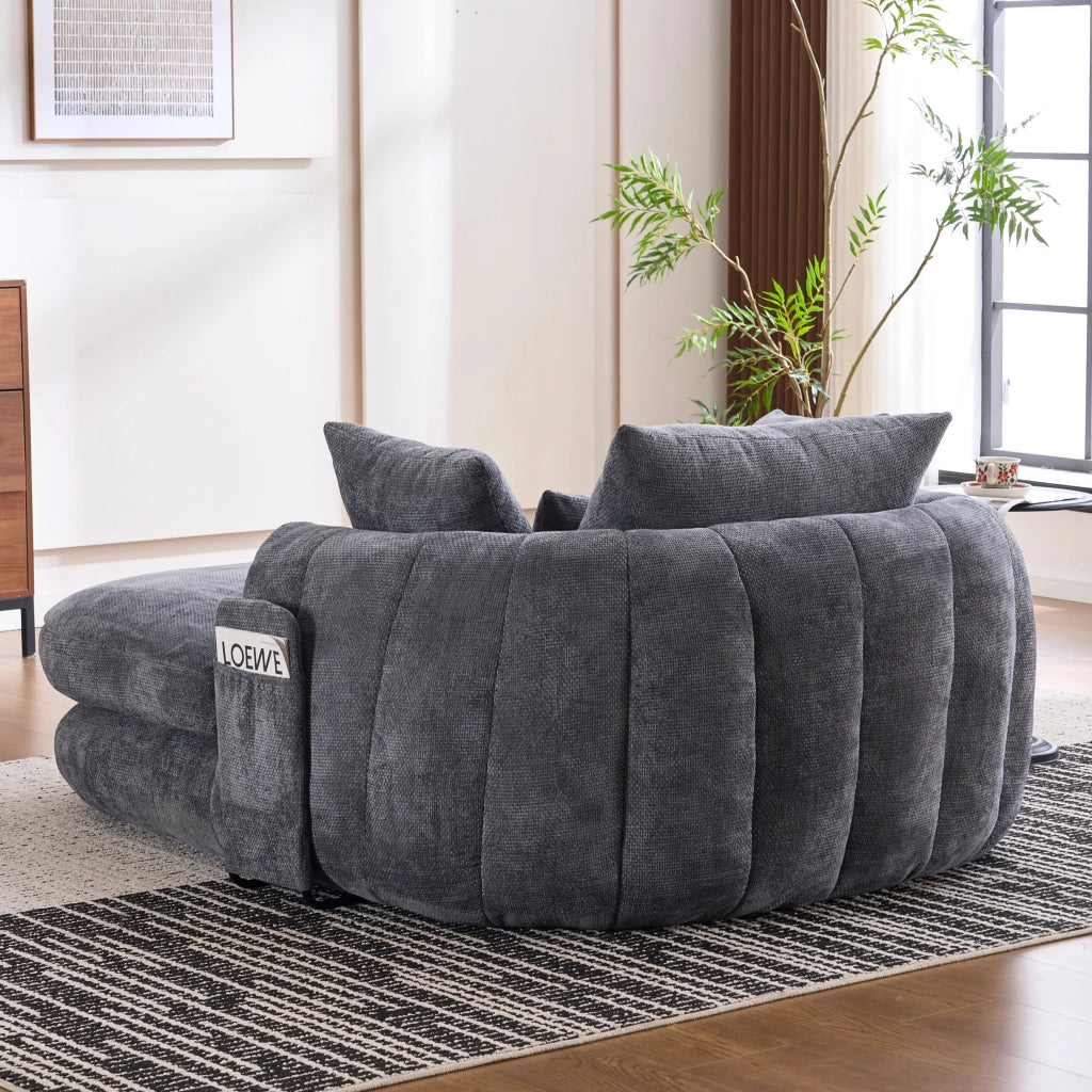 Poltrona chaise longue in ciniglia grigia con seduta profonda e cuscini