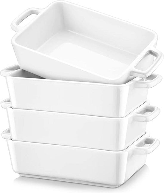 Set di piatti per cucina, pranzo, ricevimento e uso quotidiano.