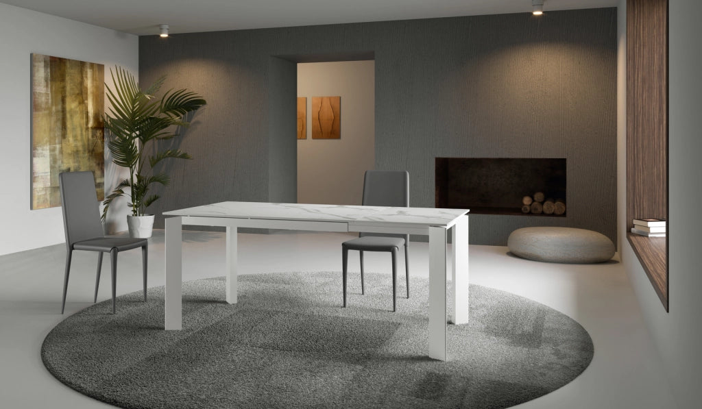 Tavolo da pranzo allungabile Frame - Top in ceramica marmo bianco opaco e struttura in metallo bianco, design moderno 120-170 cm