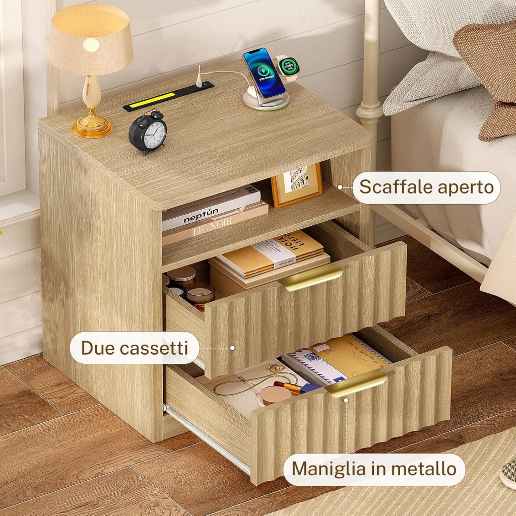 Tavolino da Letto Scanalato, Comodino con Prese USB e Tipo C, Illuminazione LED, 2 Cassetti e Scomparto Aperto, per Camera da Letto e Soggiorno, Legno Naturale