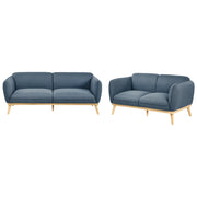 Set da salotto in stile scandinavo con divani a 2 e 3 posti, gambe affusolate in legno e rivestimento in tessuto blu
