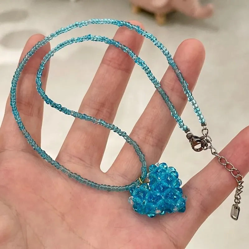 Collana con perline di cristallo blu: regalo da donna fatto a mano