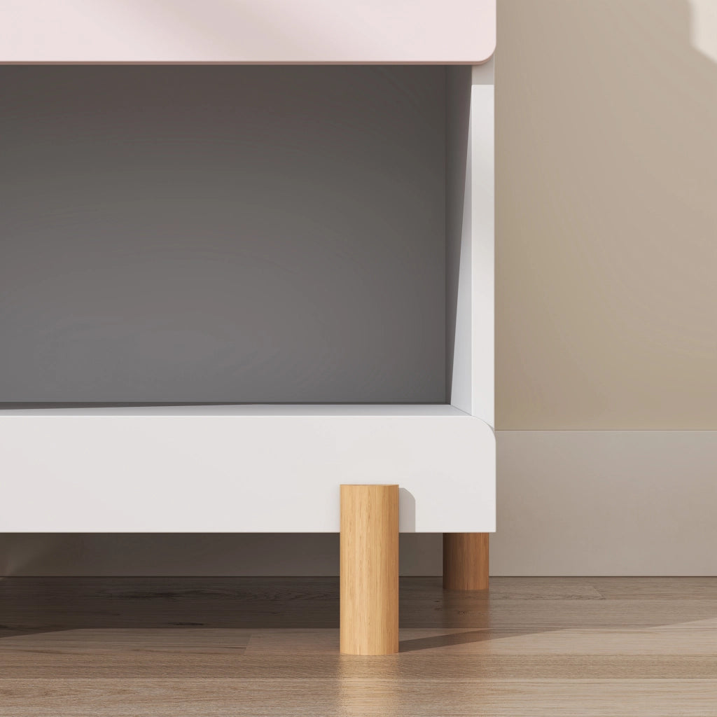 Comodino per Cameretta Vaarentaa con Cassetto e Scomparto Aperto 47x40x35 cm - Bianco/Rosa [en.casa]