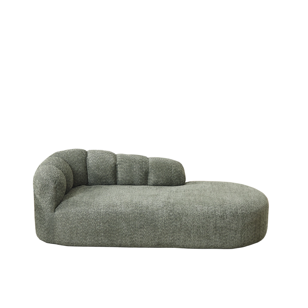 Chaise longue curva in Chenille verde salvia, senza braccioli, schienale ondulato
