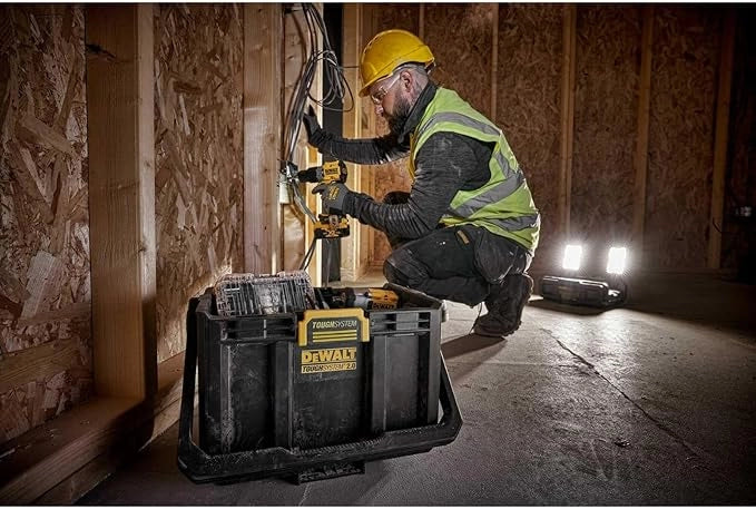 Valigetta DeWalt TOUGHSYSTEM doppia unità torcia led ruotabili 4000 lm DWST08061-1