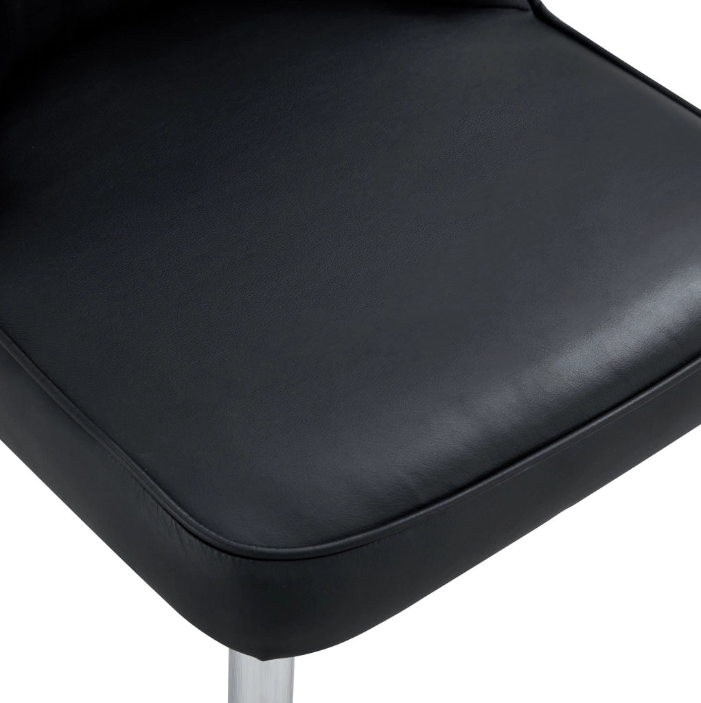 Sedia da pranzo moderna in PU nero con gambe in metallo argento; 89 cm