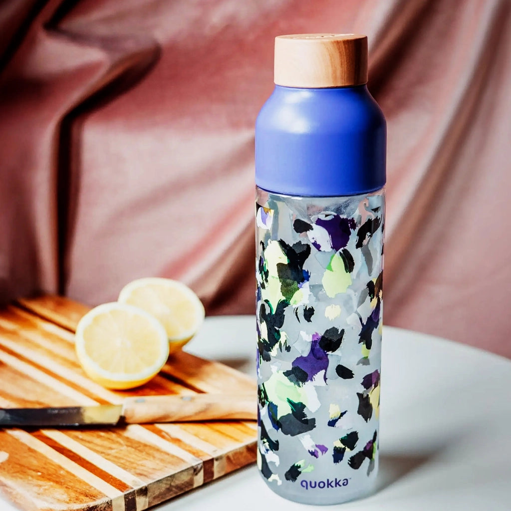 Bottiglia d'acqua riutilizzabile Ice 840ml con tappo in legno e motivo floreale stilizzato Viola Quokka