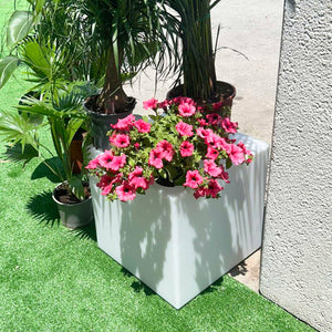 Tavolino Luminoso Solare da Giardino Autoricaricabile 50x50x50 cm in Polietilene Sined Cuby Bianco