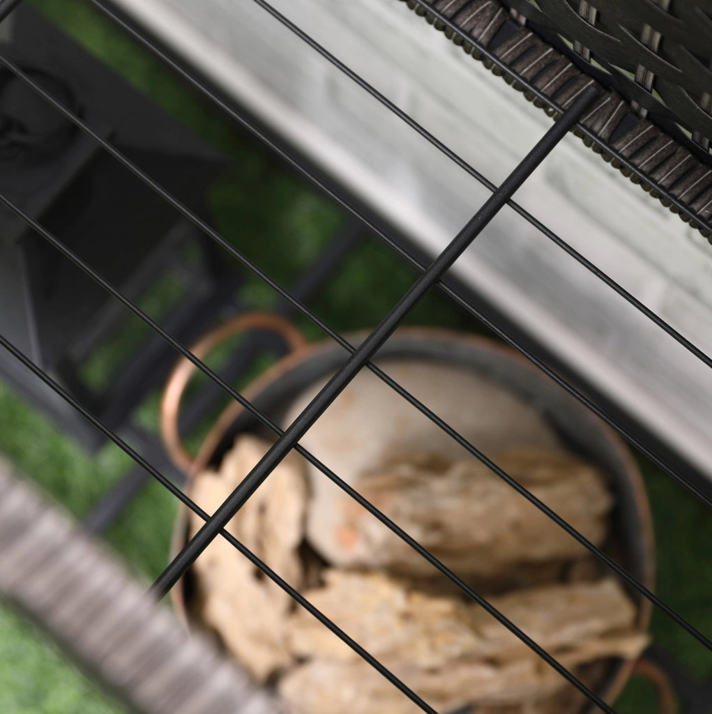 Fioriera rialzata marrone in rattan sintetico con ripiano