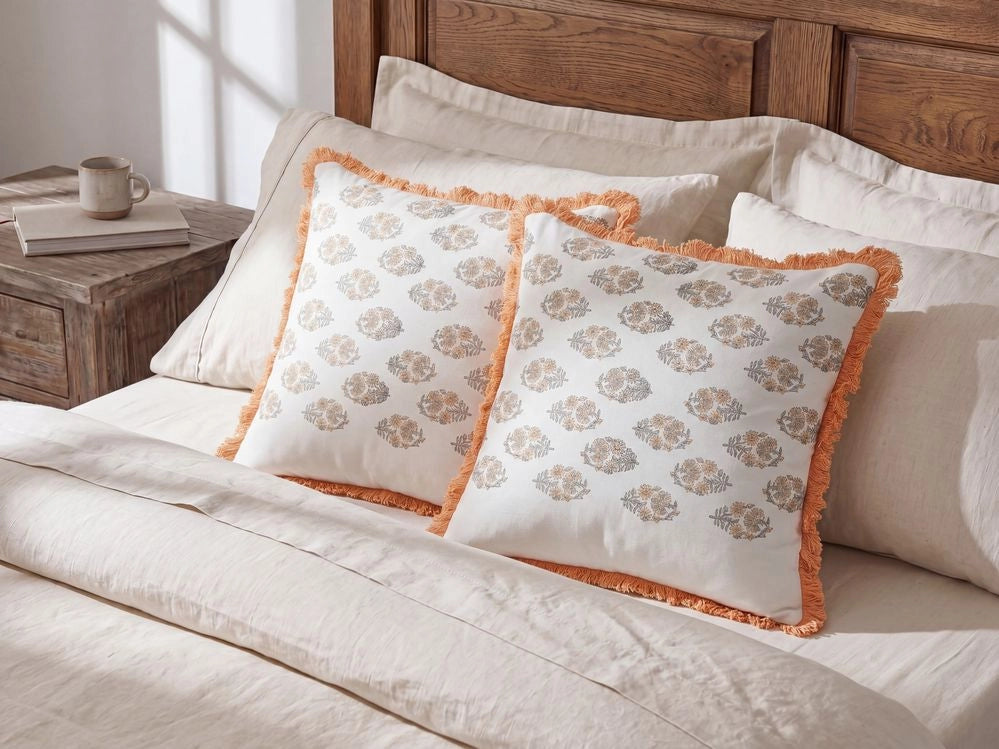 Set di 2 cuscini decorativi bianchi e arancioni cotone 45 x 45 cm motivo floreale nappe fatto a mano rivestimento sfoderabile con imbottitura boho style
