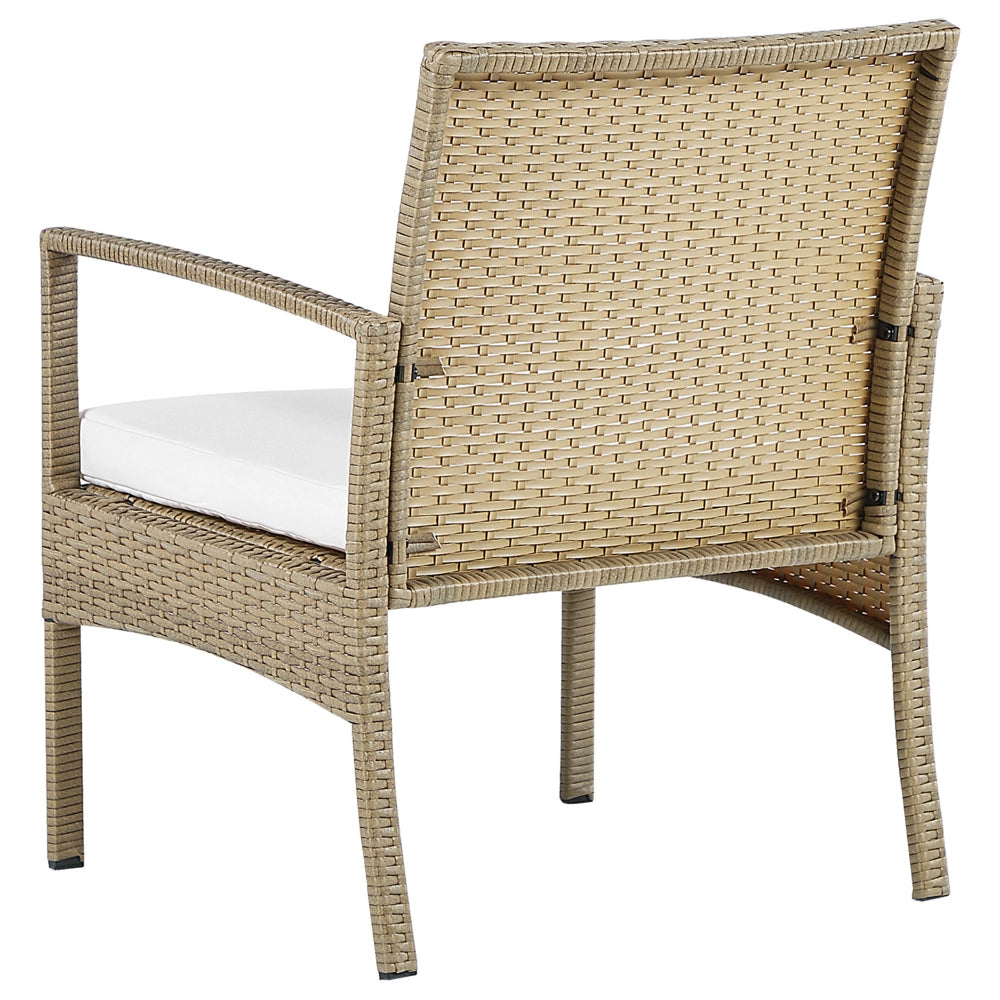 Set divano da giardino in finto rattan marrone con cuscini bianchi e tavolino da caffè a 4 posti