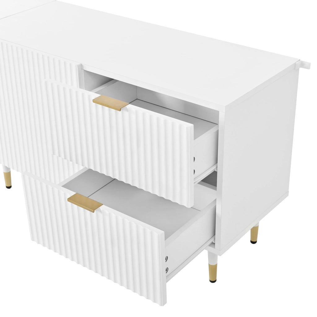 Mobile porta TV bianco con tre ante, cassetti e dettagli dorati, elegante e funzionale