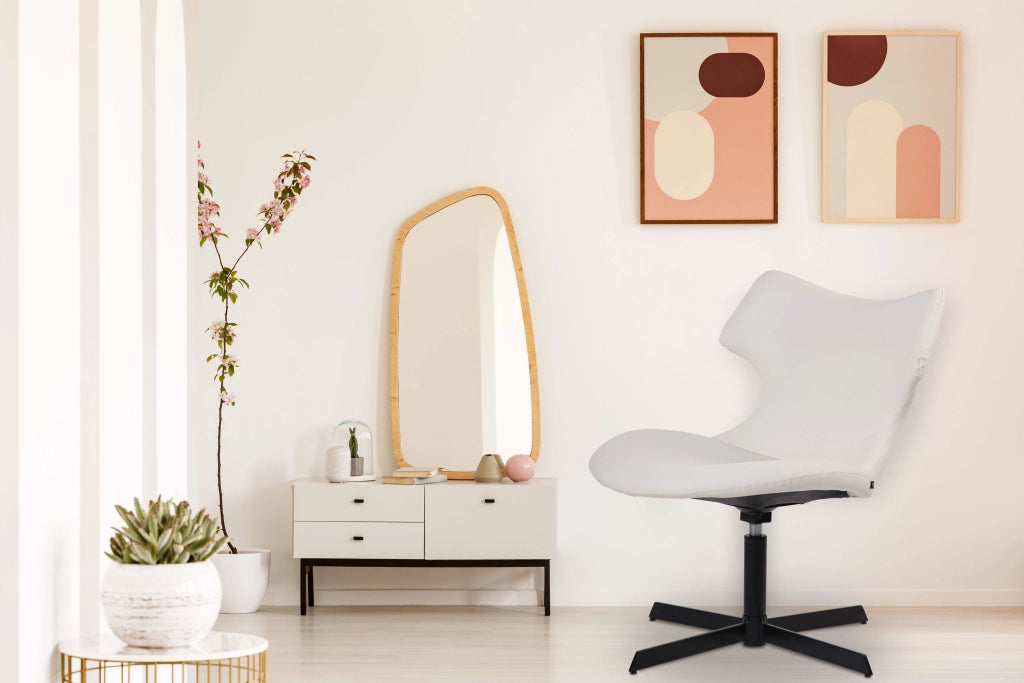 Sedia da lounge Welland in similpelle bianco