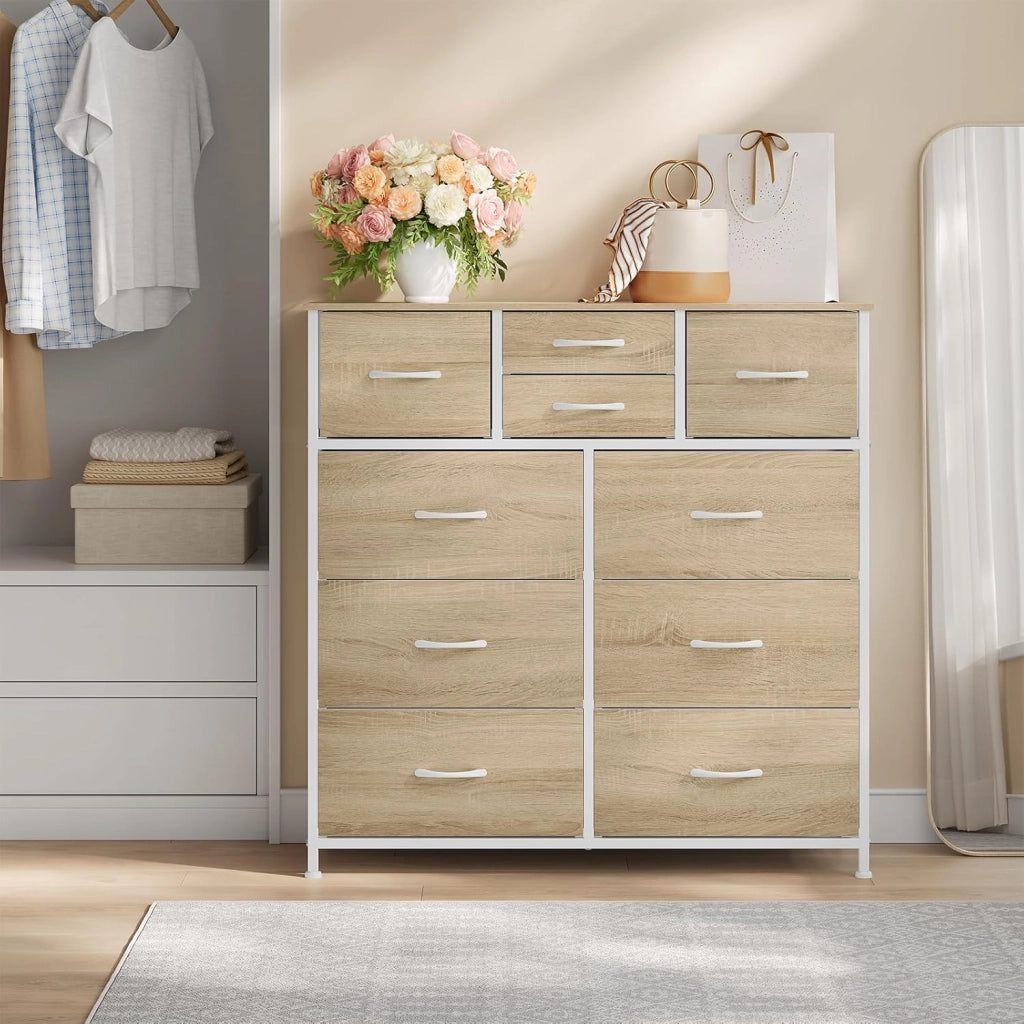 Cassettiera, 10 Cassetti di 3 Dimensioni per Camera da Letto/Corridoio/Soggiorno, Cassettiera in Tessuto, Rovere Chiaro+Bianco, Struttura in Metallo, Legno Lngegnerizzato E1