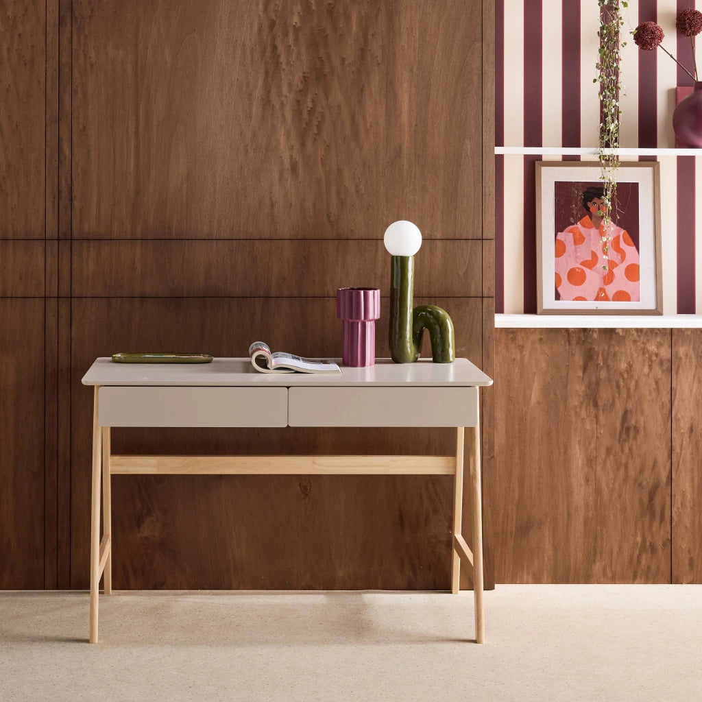 Scrivania decorata in legno di hevea con 2 cassetti, marrone naturale