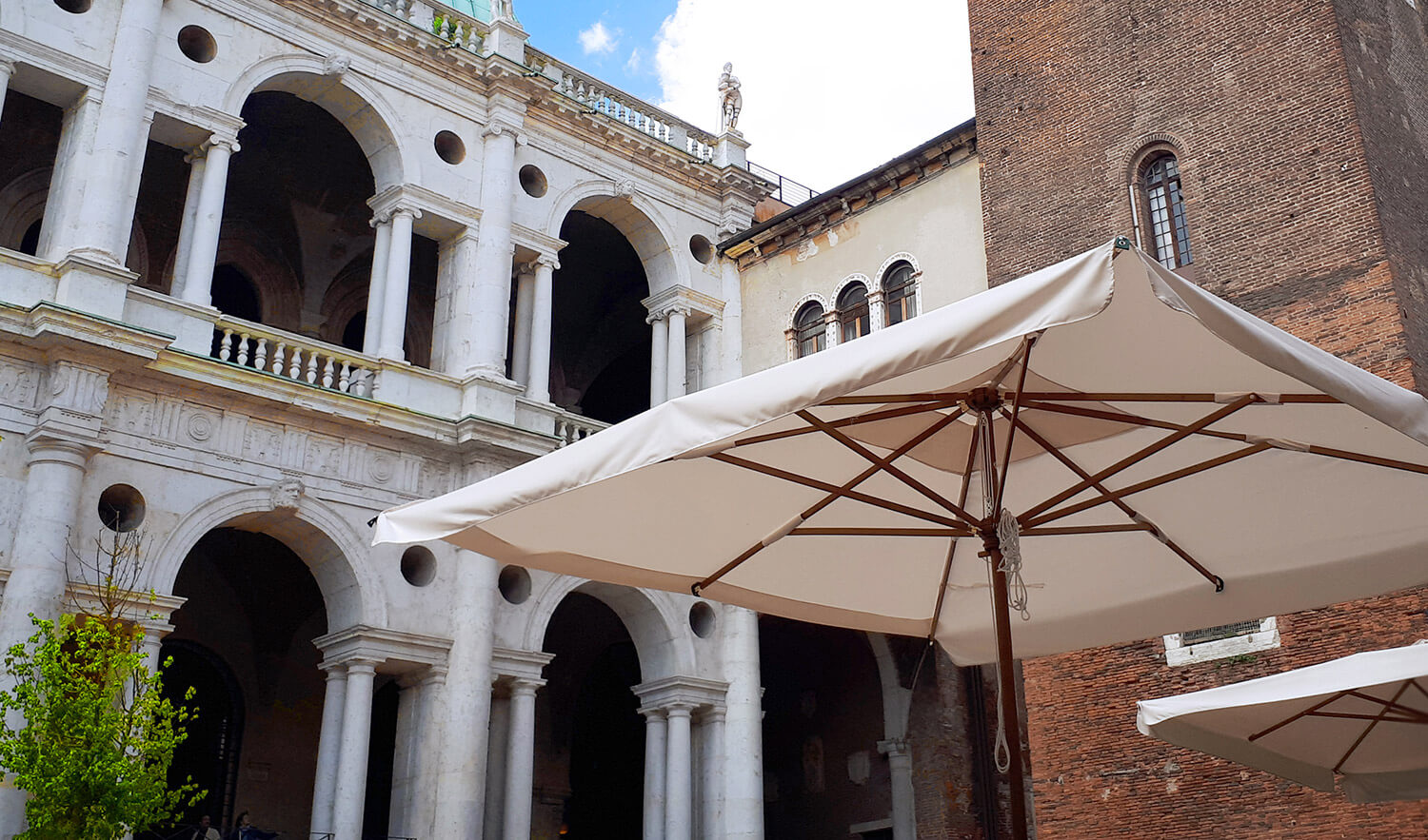 Ombrellone da Giardino 3,5x3,5 m Palo Ø60 mm in Legno Telo in Acrilico con Balza Danieli Bangkok Ecrù