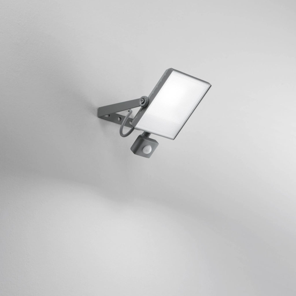 PROIETTORE LED AXEL SILVER 30W 3300LM CCT 3000K-4000K CON SENSORE IP44 17,3X5,8X26,3CM