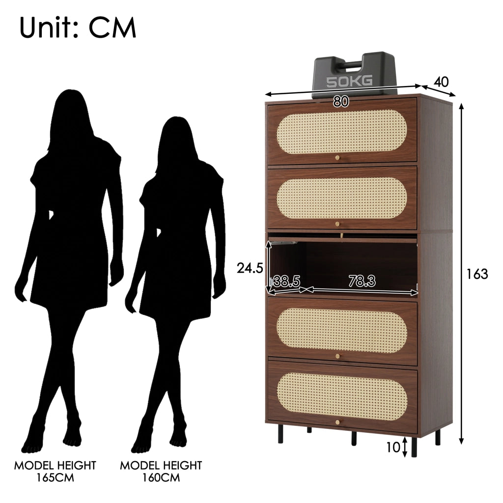 Credenza alta in noce con rattan, 5 ante ribaltabili e vani contenitore, per soggiorno e cucina, 80 × 40 × 163 cm