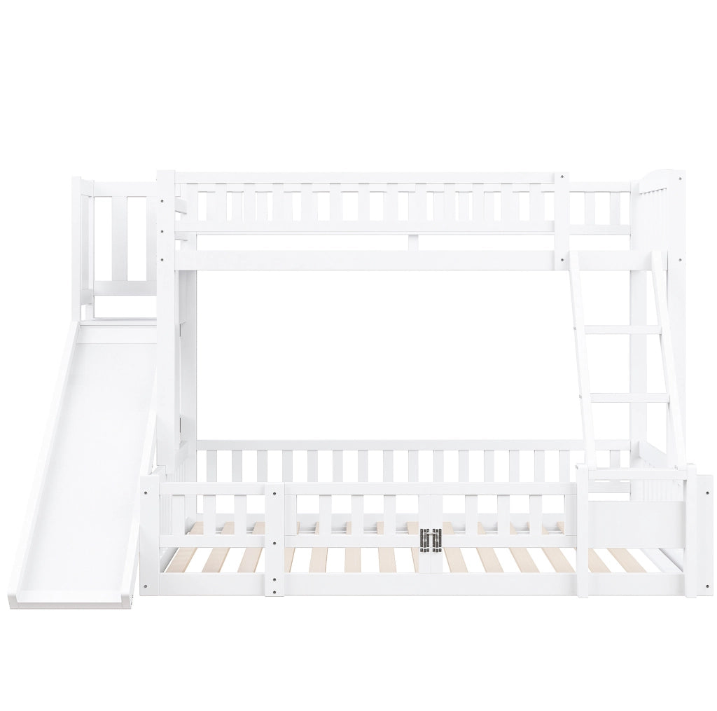 Letto a castello 140x200 cm con scivolo; scala e ripiani in pino e MDF bianco
