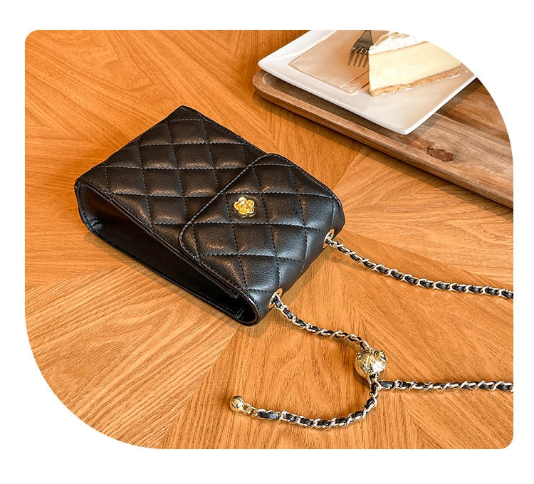 Borsa a tracolla da donna in vera pelle, nera, con catena.