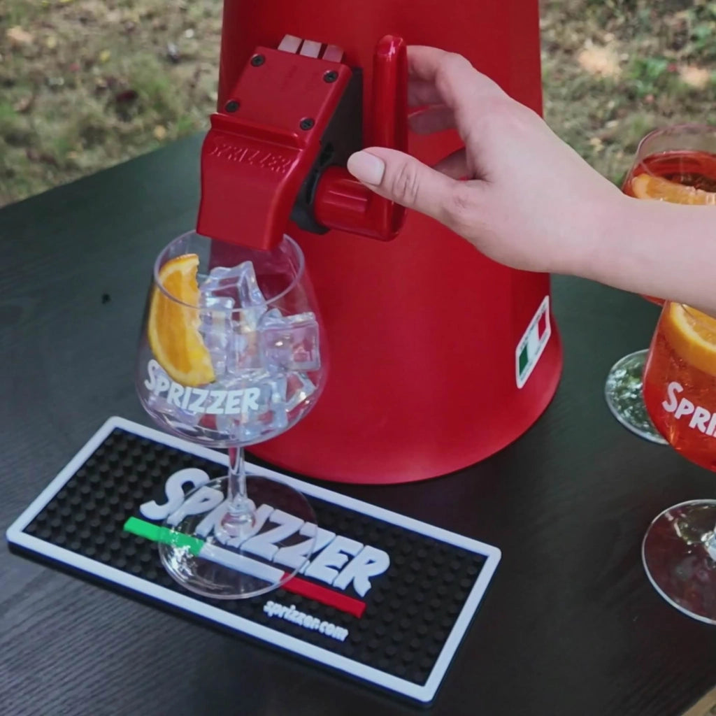 SPRIZZER Kit Sprizzer Rosso in plastica con 6 bicchieri per aperitivi colore rosso brillante design italiano funzionale e resistente modello SPRIZZER-ROSSO-6-BICCHIERI