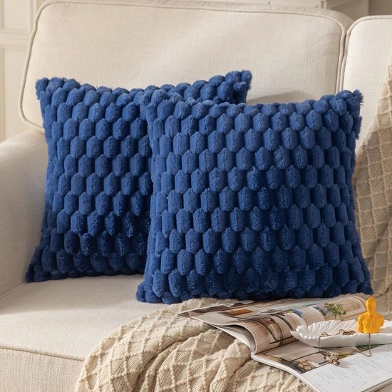 Set di 2 cuscini decorativi in piuma soffice di velluto blu scuro 45 x 45 cm con copri cuscino in velluto di lana