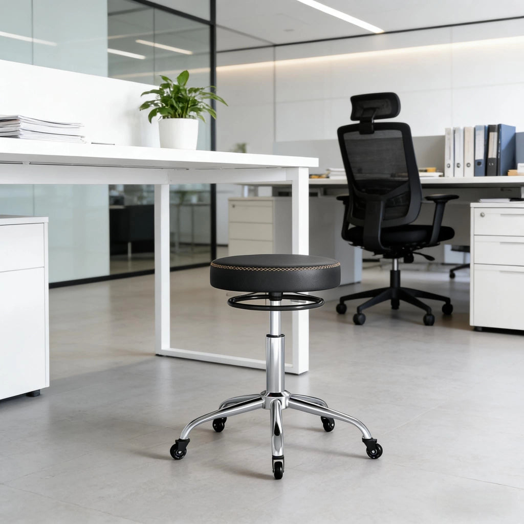 Sgabello da ufficio girevole con altezza regolabile e ruote silenziose, per studio e salone, in similpelle nera