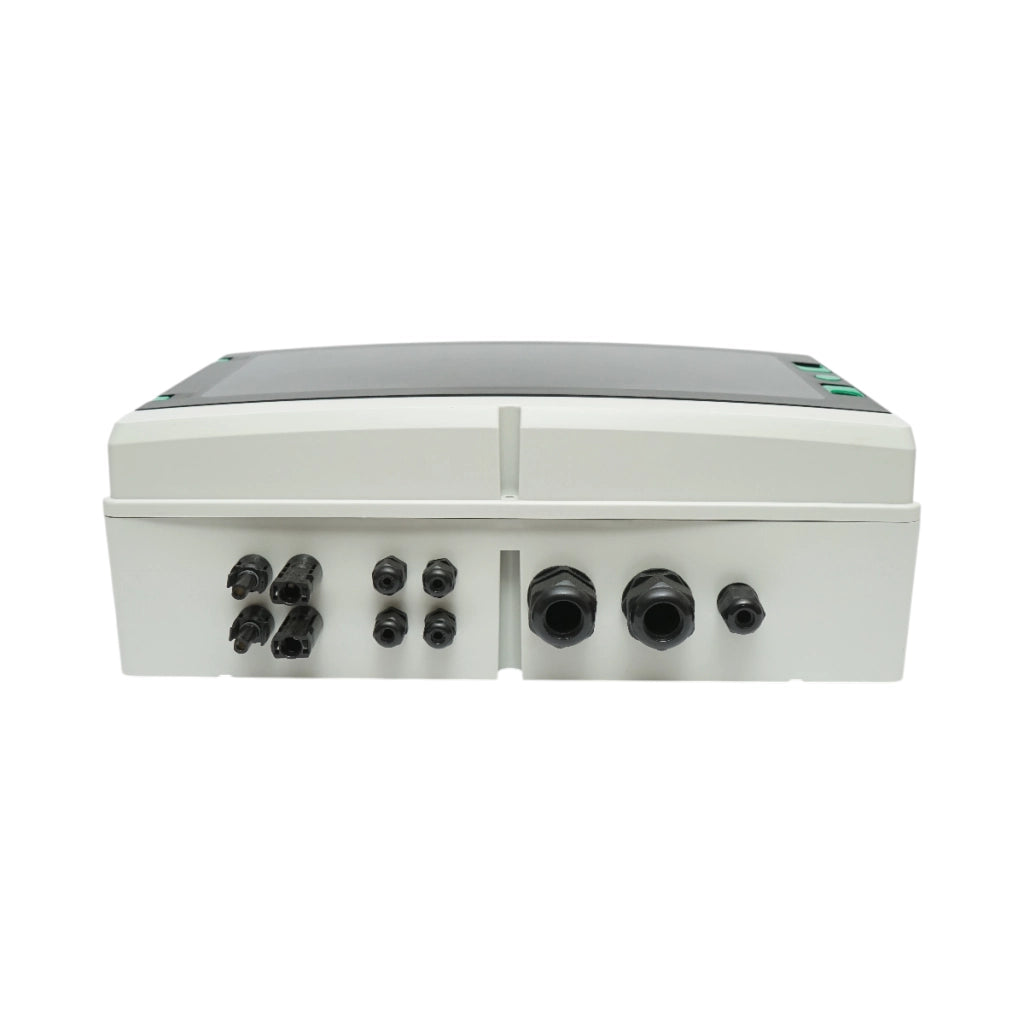 Quadro di protezione DC/AC equipaggiato per sistemi fotovoltaici da 3–5 kW, con protezione per batterie da 125 Ah, per inverter ON/OFF Grid prosumer.